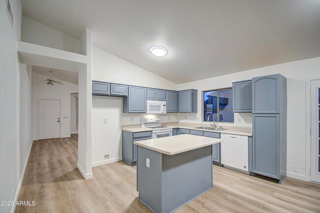 Foto del edificio - 15443 N 86th Ln
