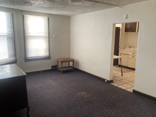 Building Photo - 3431 W Kilbourn Ave