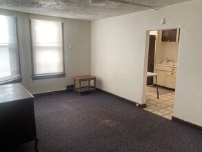 Building Photo - 3431 W Kilbourn Ave
