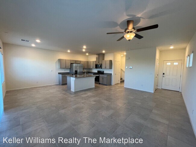 Foto del edificio - 4 br, 3 bath House - 428 Larksong Ave