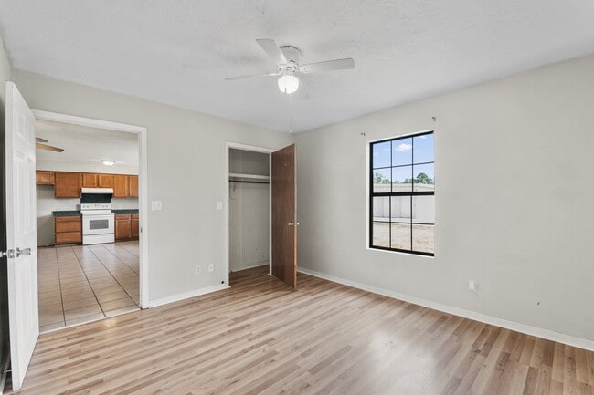 Building Photo - 195 Summer Breeze St