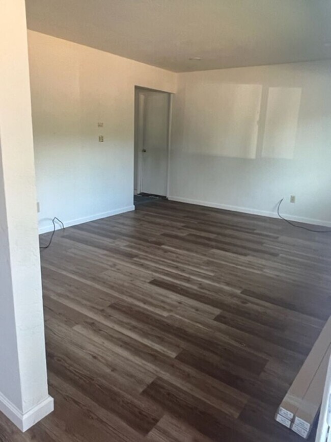 Building Photo - 1694