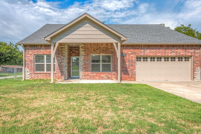 Building Photo - 204 N Atoka Ave