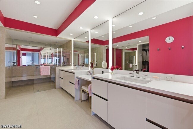 Foto del edificio - 8665 Bay Colony Dr