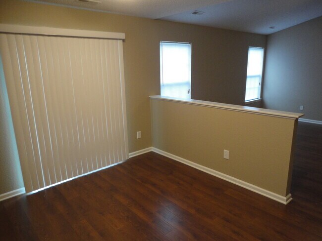 Foto del edificio - 8102 Garden Ridge Road