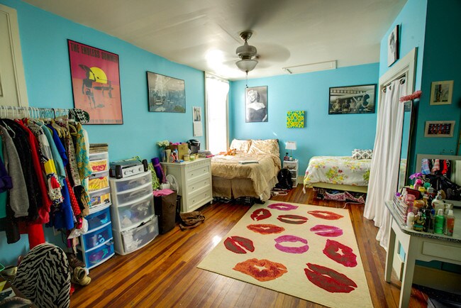 Building Photo - Beautiful Downtown Charleston Apartment