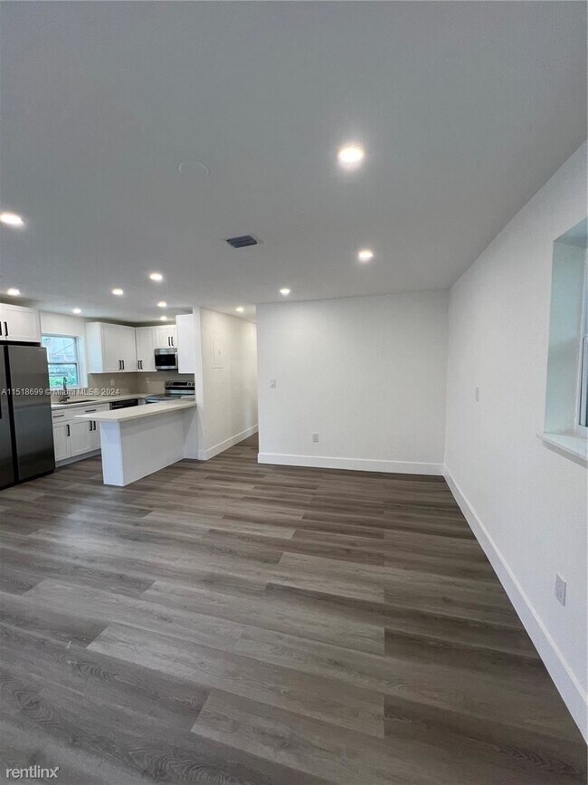Foto del edificio - 3 br, 2 bath House - 5513 NW 1st Ave # 5513