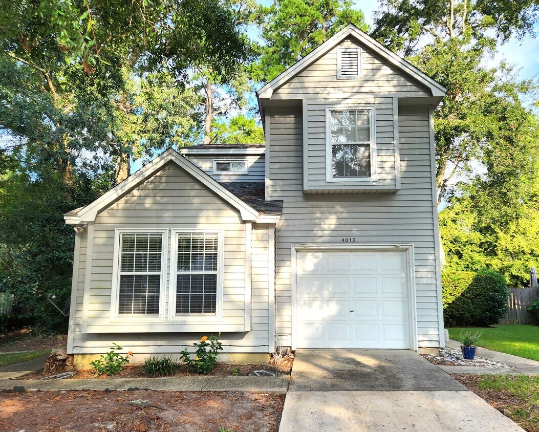 Primary Photo - Charming 3 bedroom house near buck lake fo...