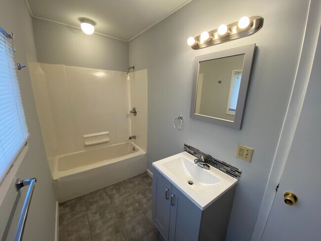 Foto del edificio - 818 Alpine Ave NW