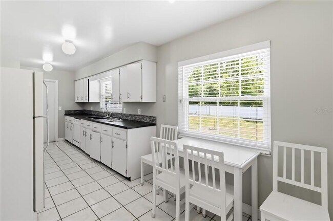 Foto del edificio - 7832 Barberry Dr
