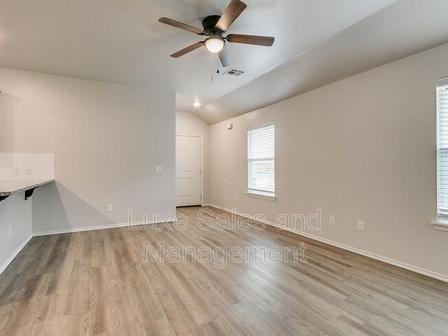 Foto del edificio - 10605 Lawson Ln