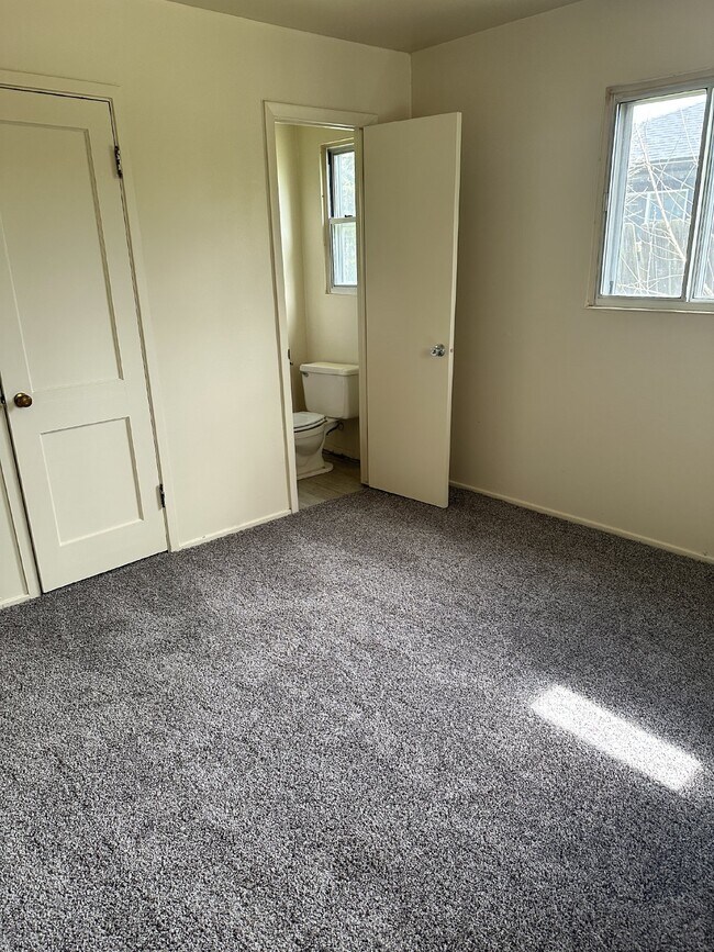 Foto del edificio - Ranch Style 3 bed, 1-1/2 bath Aurora Home Ready for Move In!