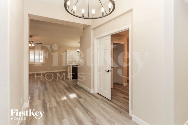 Foto del edificio - 6009 Winter Meadow St