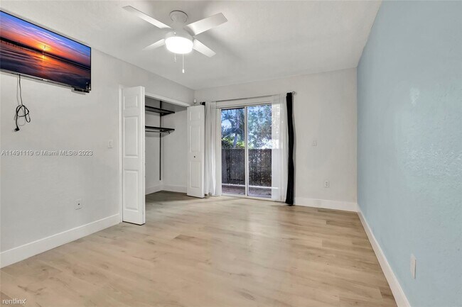 Building Photo - 2 br, 2.5 bath House - 3130 Bird Ave
