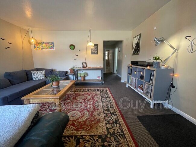 Photo du bâtiment - 168 Moore Ave S