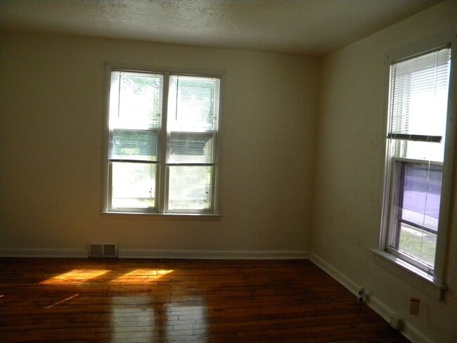 Building Photo - 600-02 Buchanan St NE