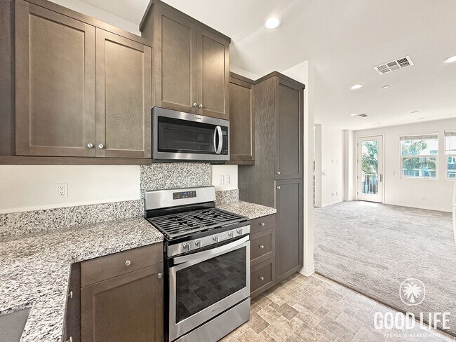 Foto del edificio - Beautiful 3B/3BA Townhome in Imperial Beach w/ 2-Car Garage & Community Pool!