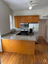 Building Photo - 1456 N Maplewood Ave
