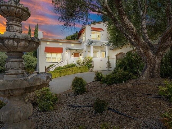 Foto del edificio - 265 Clear Ridge Dr