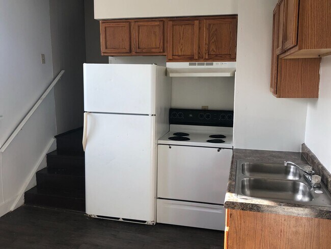 Foto del edificio - Fantastic 4 bedroom 2 full bath,
