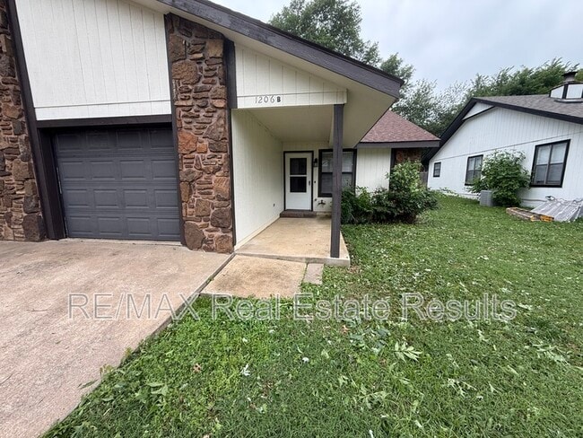 Building Photo - 1206 Whipporwill Ln