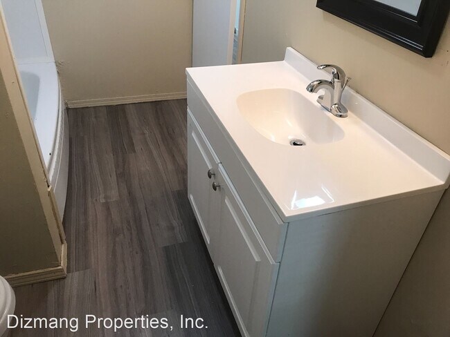 Foto del edificio - 3 br, 1 bath House - 2749 W. Olive St.