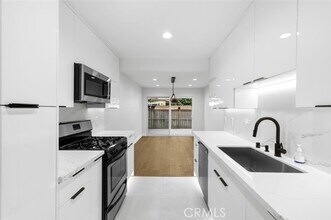 Building Photo - 7435 Shadyglade Ave