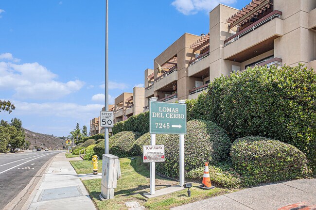 Foto del edificio - 7245 Navajo Rd