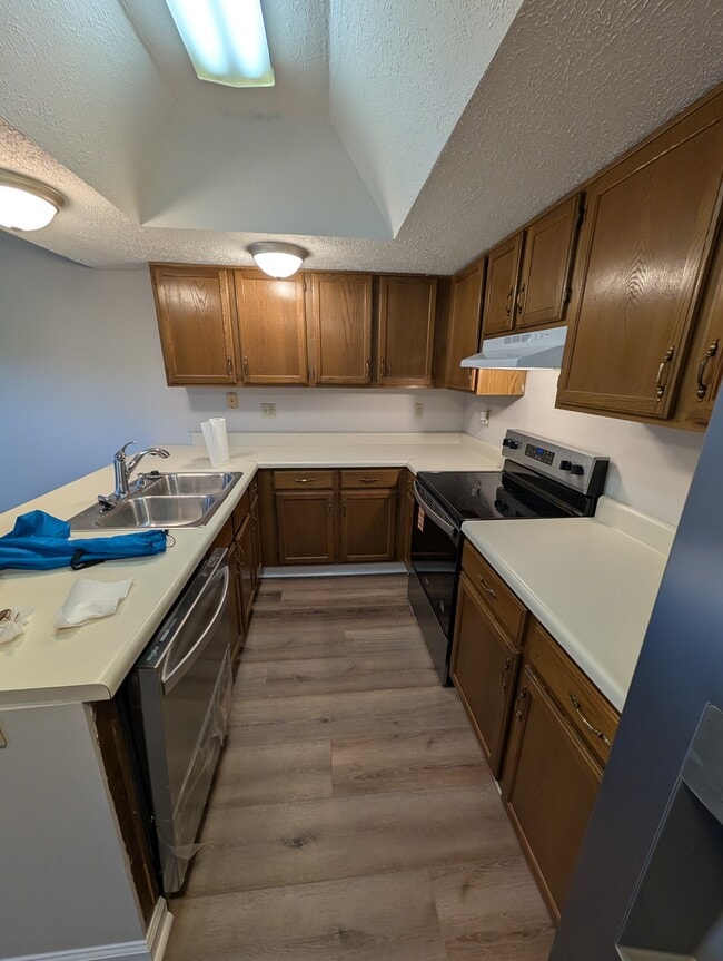 Building Photo - 124 Pepper Grove Dr