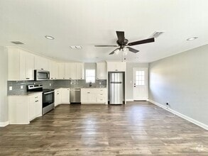 Building Photo - 300 Pecan St