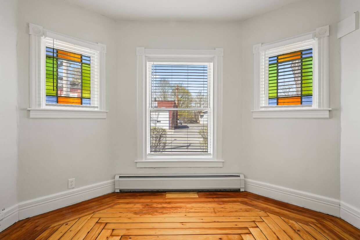 Primary Photo - 35 Saratoga Ave