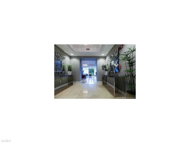 Foto del edificio - 14951 Royal Oaks Ln