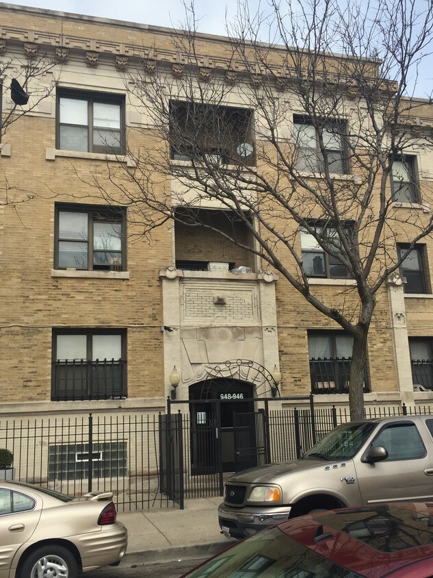 Front - 946 W Windsor Ave