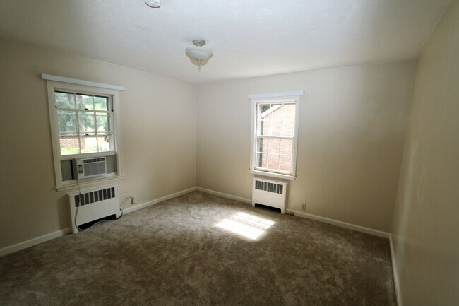 Foto del edificio - 3323 Lakeshore Dr