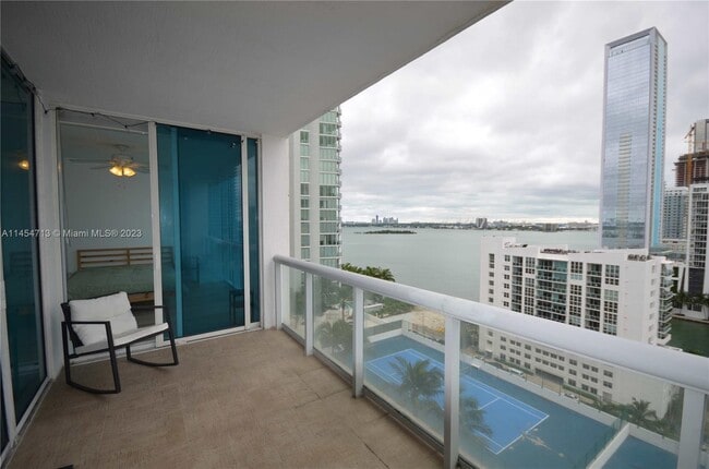 Foto del edificio - 480 NE 30th St