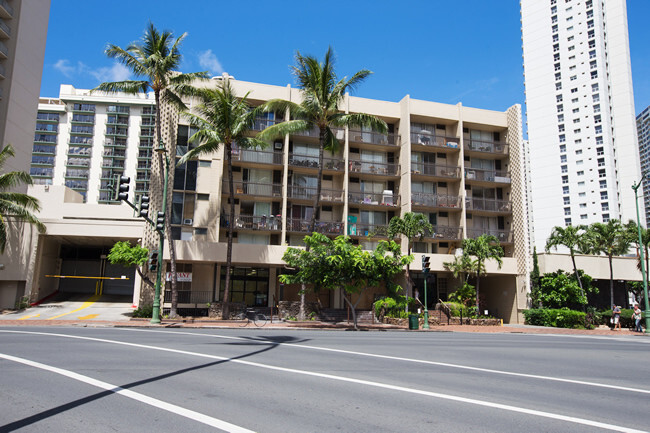 Cozy condo in the heart of Waikiki - 1911 Kalakaua Ave