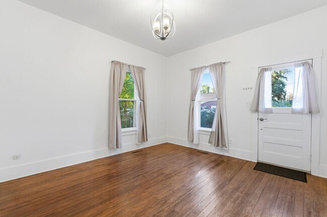 Foto del edificio - Charming house for rent, with laundry mach...