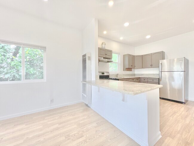 Building Photo - 6146 Mesa Ave