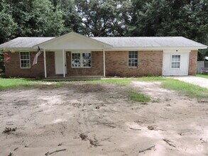 Building Photo - 6115 Willow Ln N
