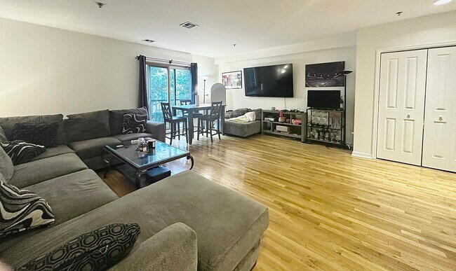 Foto del edificio - 536 Grand St