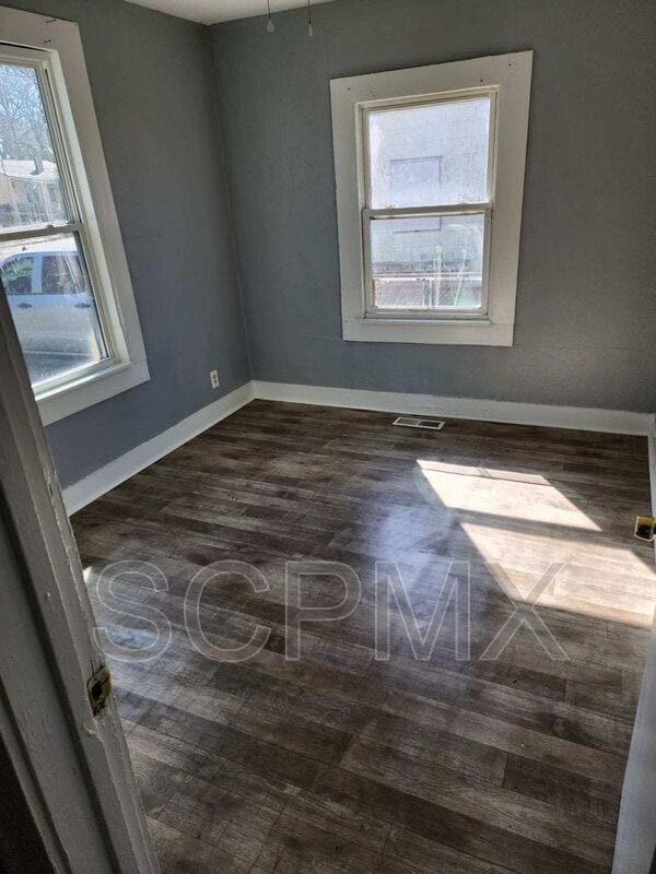 Foto del edificio - 2652 Lawrence St