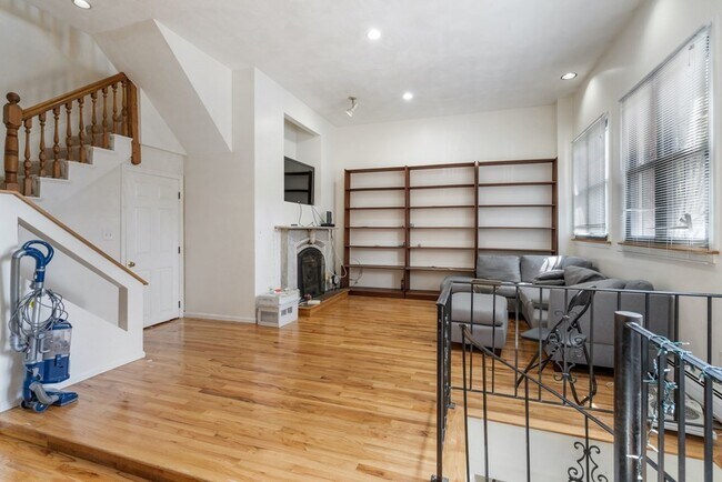 Building Photo - 113 W Dedham St