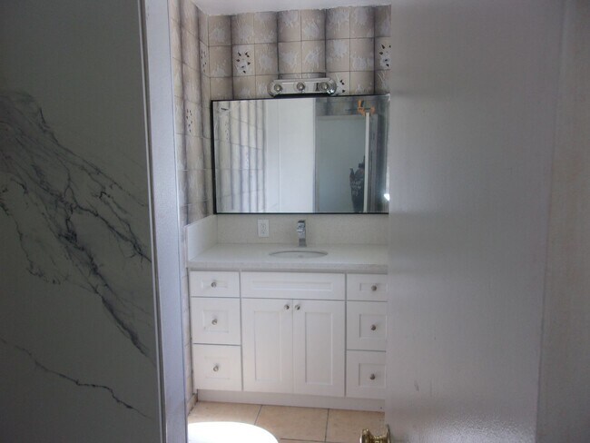 Building Photo - WEST SIDE PRUNE