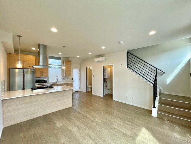 Building Photo - Great Townhome for rent