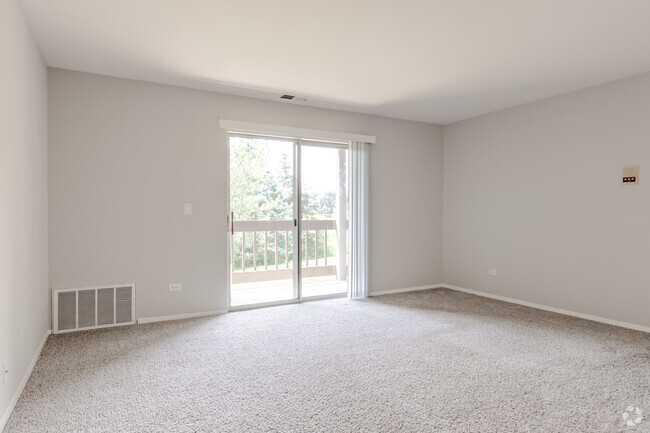 1BR, 1BA - 732SF - Living - Windsor Estate Apartments