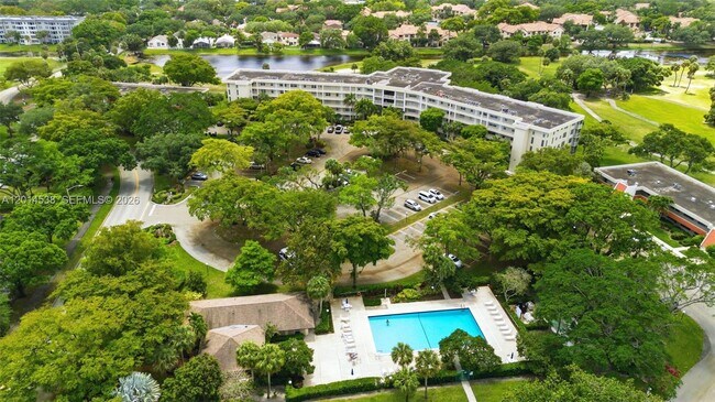 Foto del edificio - 821 Cypress Blvd
