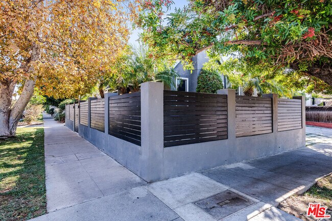 Foto del edificio - 7722 Clinton St
