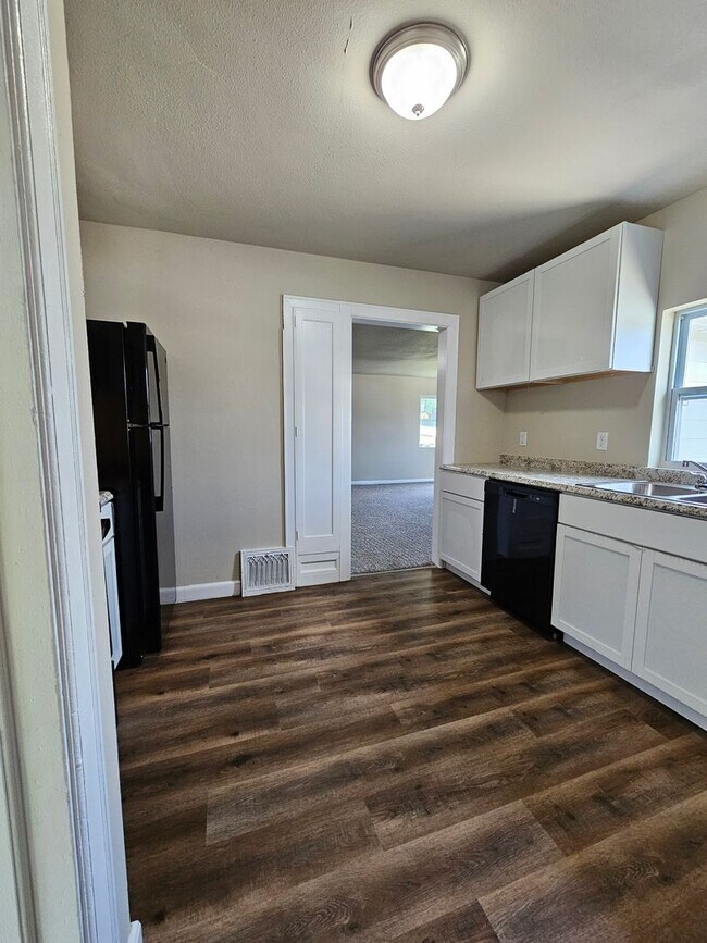 401 S Attica Rd, Knoxville, IA 50138 House Rental in Knoxville, IA