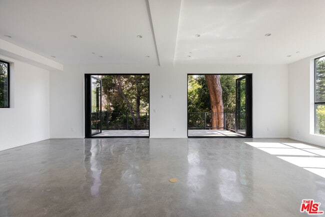 Building Photo - 1628 1/2 Micheltorena St