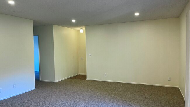 Main living Area - 940 Kiely Blvd